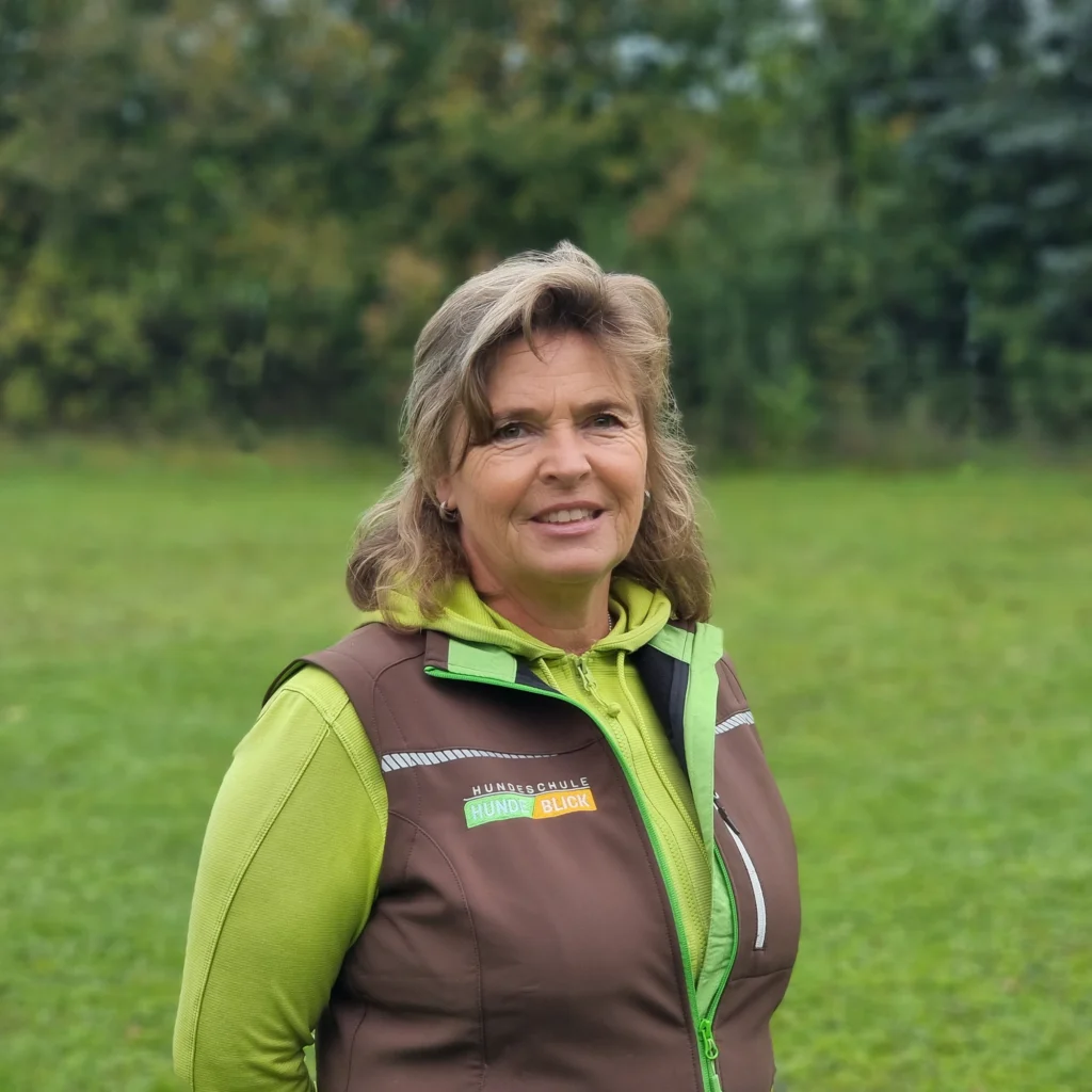 Gabriele Müller Inhaberin und Trainerin Hundeschule Hundeblick Gabriele Müller Inhaberin und Trainerin Hundeschule Hundeblick