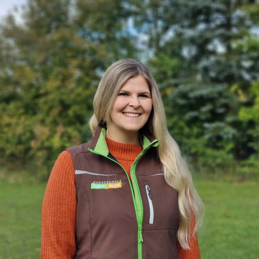 Nadine Gluch Nadine Gluch Auszubildende Hundeschule Hundeblick
